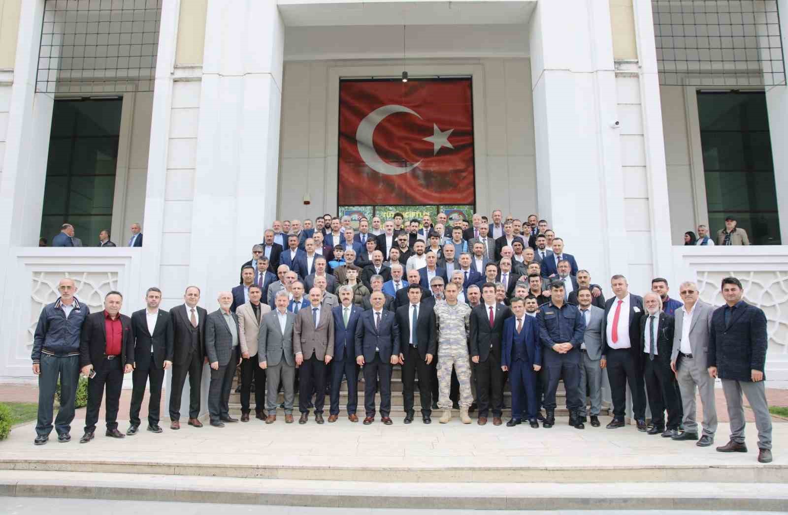 KÖRFEZ'DE DÜZENLENEN KENT BAYRAMLAŞMASINDA BİRLİK VE BERABERLİK MESAJI VERİLEREK KATILIMCILARIN