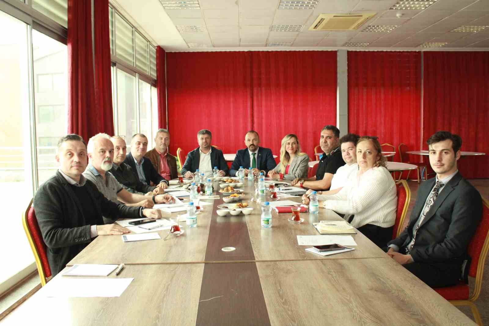 KOCAELİ’DE KÖRFEZ TİCARET ODASI’NDA DEPREM ÜZERİNE YAPILAN TOPLANTIDA DEPREMLE ALAKALI