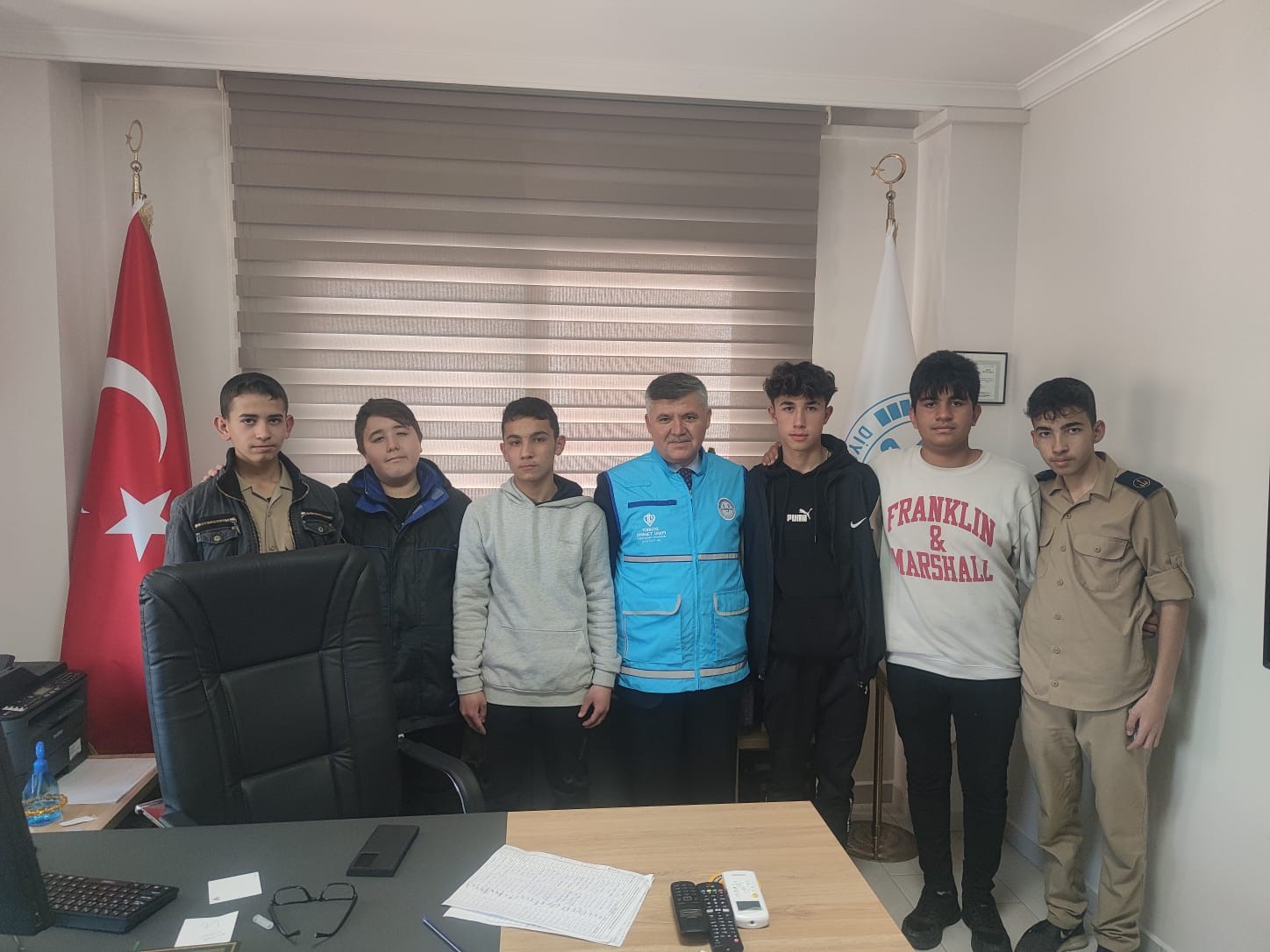 KÖYCEĞİZ’DE 50 ÖĞRENCİYE BAYRAM HEDİYESİ DAĞITILDI
