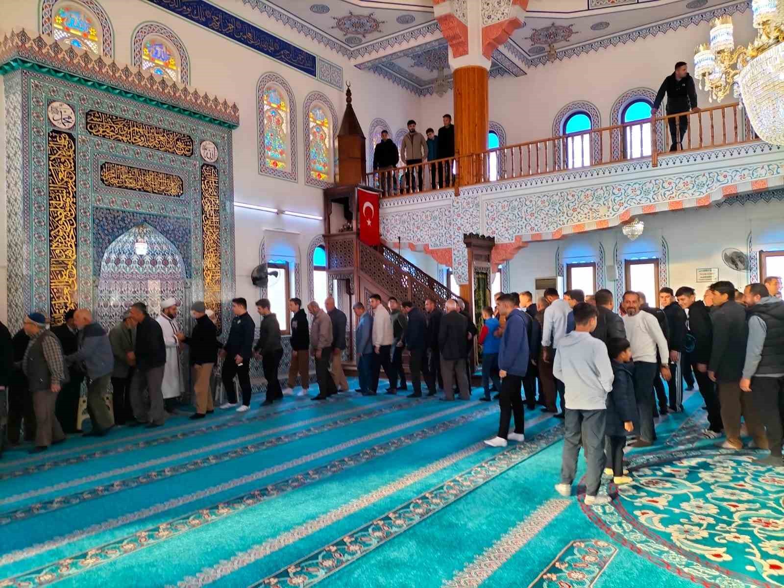 KÖYCEĞİZ’DE BAYRAM NAMAZINDA CAMİLER DOLDU TAŞTI