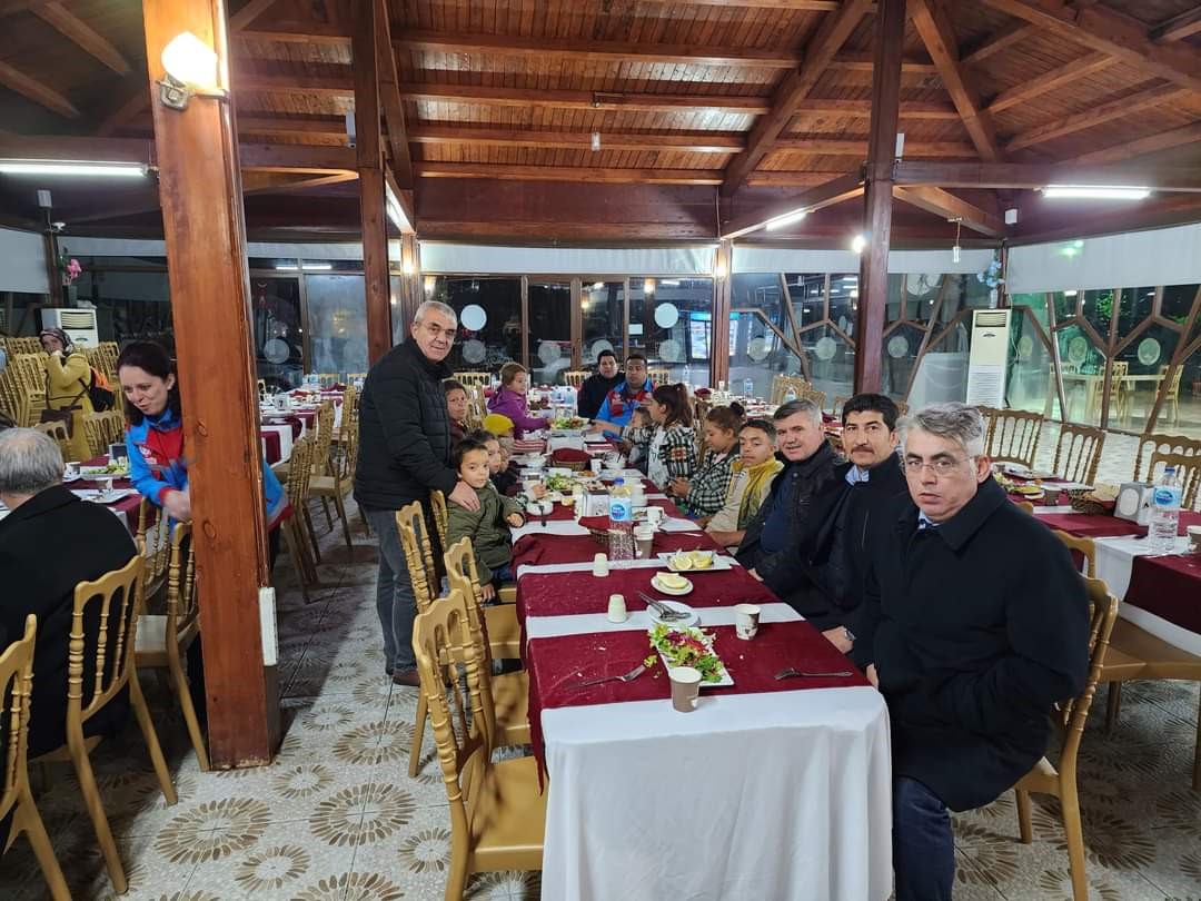 KÖYCEĞİZ’DE İFTAR SOFRASI YETİM VE ÖKSÜZLER İÇİN KURULDU