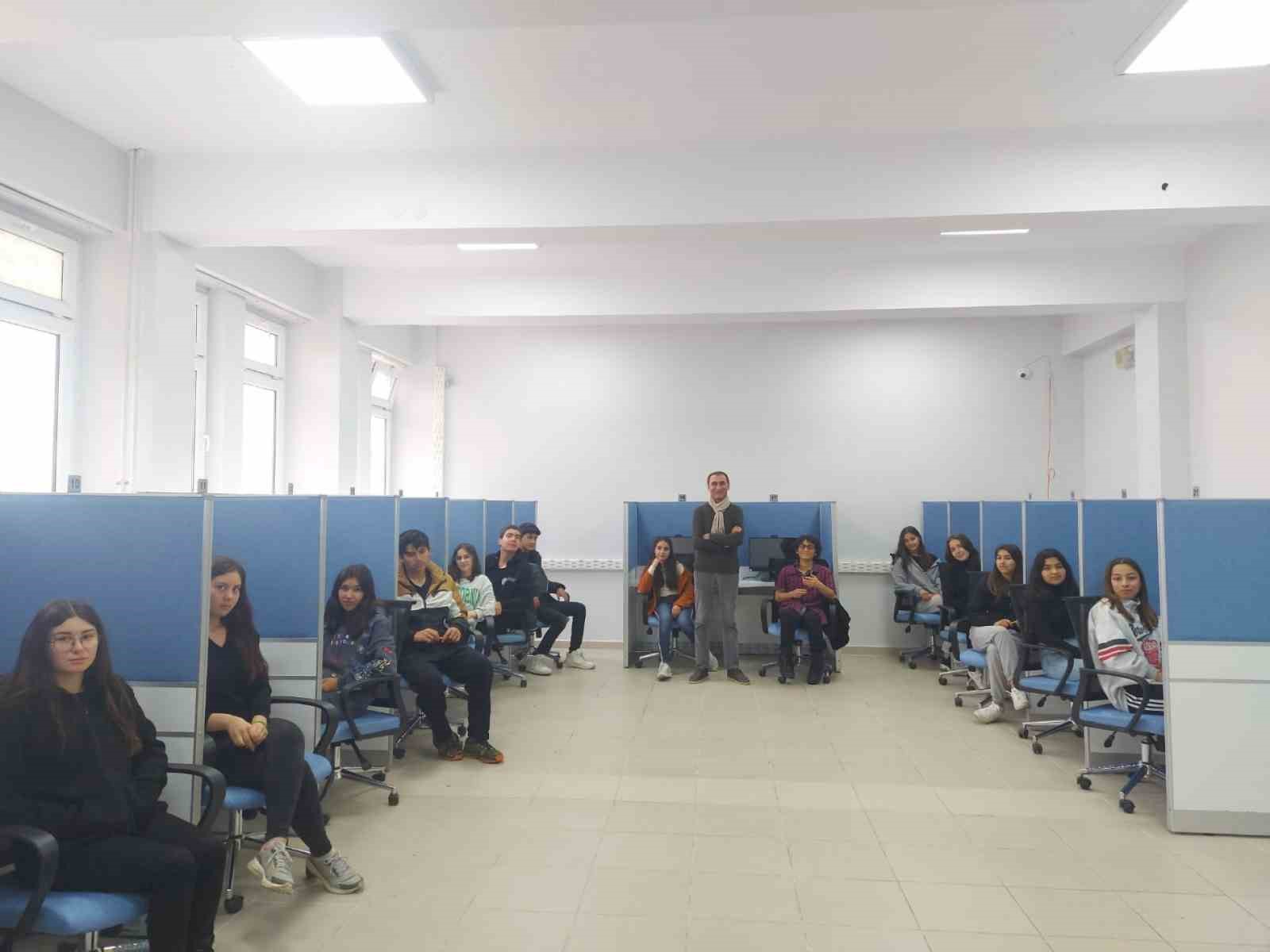 KÖYCEĞİZ’DE KİTAP OKUMA YARIŞMASINDA SOYDAN BİRİNCİ OLDU