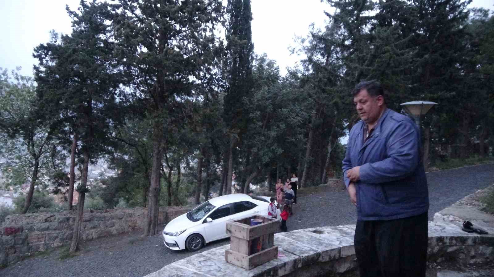 ADANA’NIN KOZAN İLÇESİNDE 7 ASIRLIK KALEDEN RAMAZAN AYININ GELENEKSEL TOP