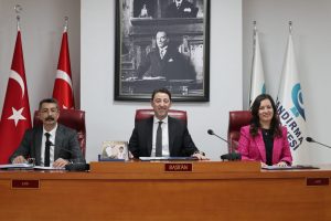Bandırma Belediye Meclis toplantısında kredi kullanılmasıyla ilgili Bandırma Belediye Başkanına