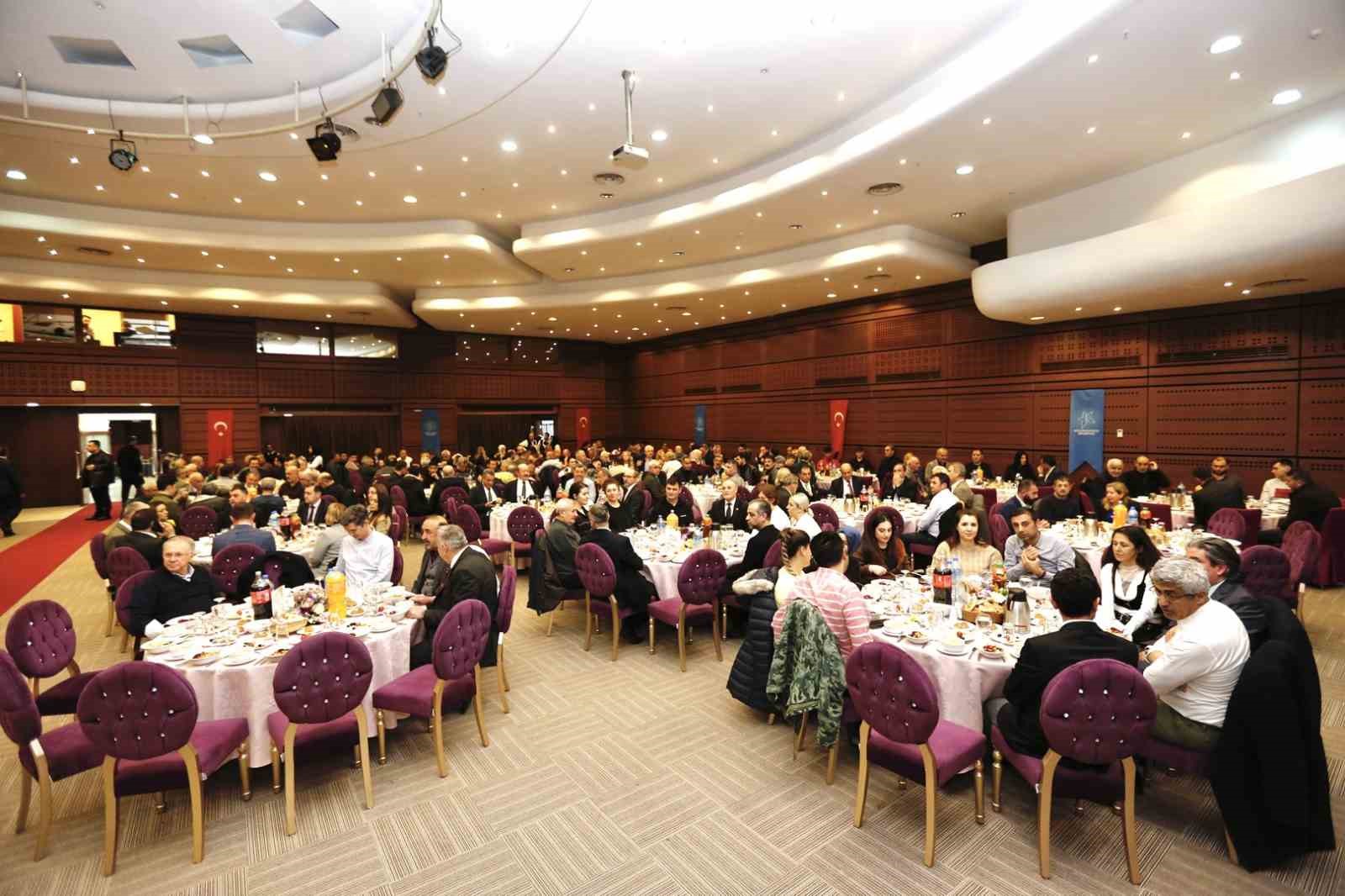 KÜÇÜKÇEKMECE BELEDİYE BAŞKANI KEMAL ÇEBİ, İFTAR PROGRAMI İLE İLÇE PROTOKOLÜNÜ