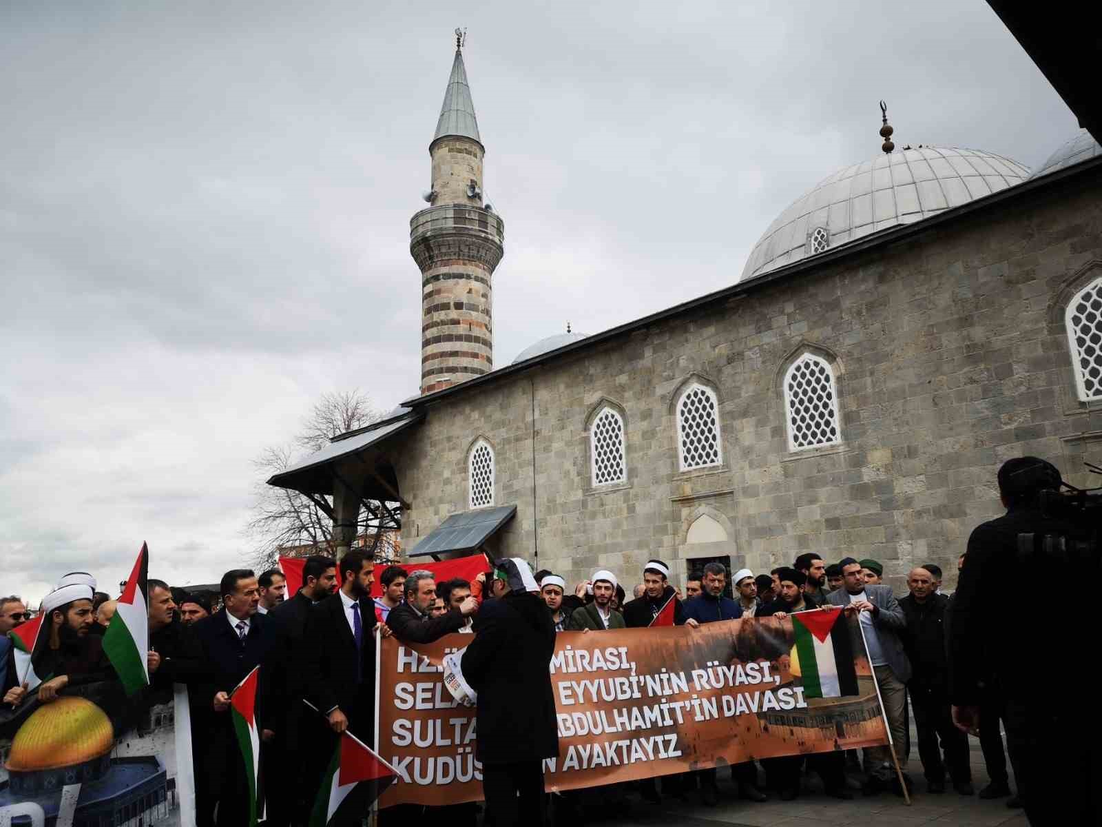 ERZURUM’DA CUMA NAMAZI SONRASI LALA PAŞA CAMİİ AVLUSUNDA KUDÜS’TE MESCİD-İ