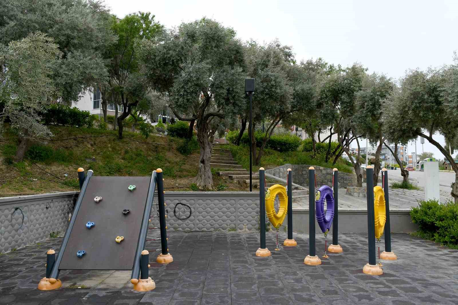KUŞADASI’NDA ÇOCUK PARKLARI ARTIK DAHA GÜVENLİ