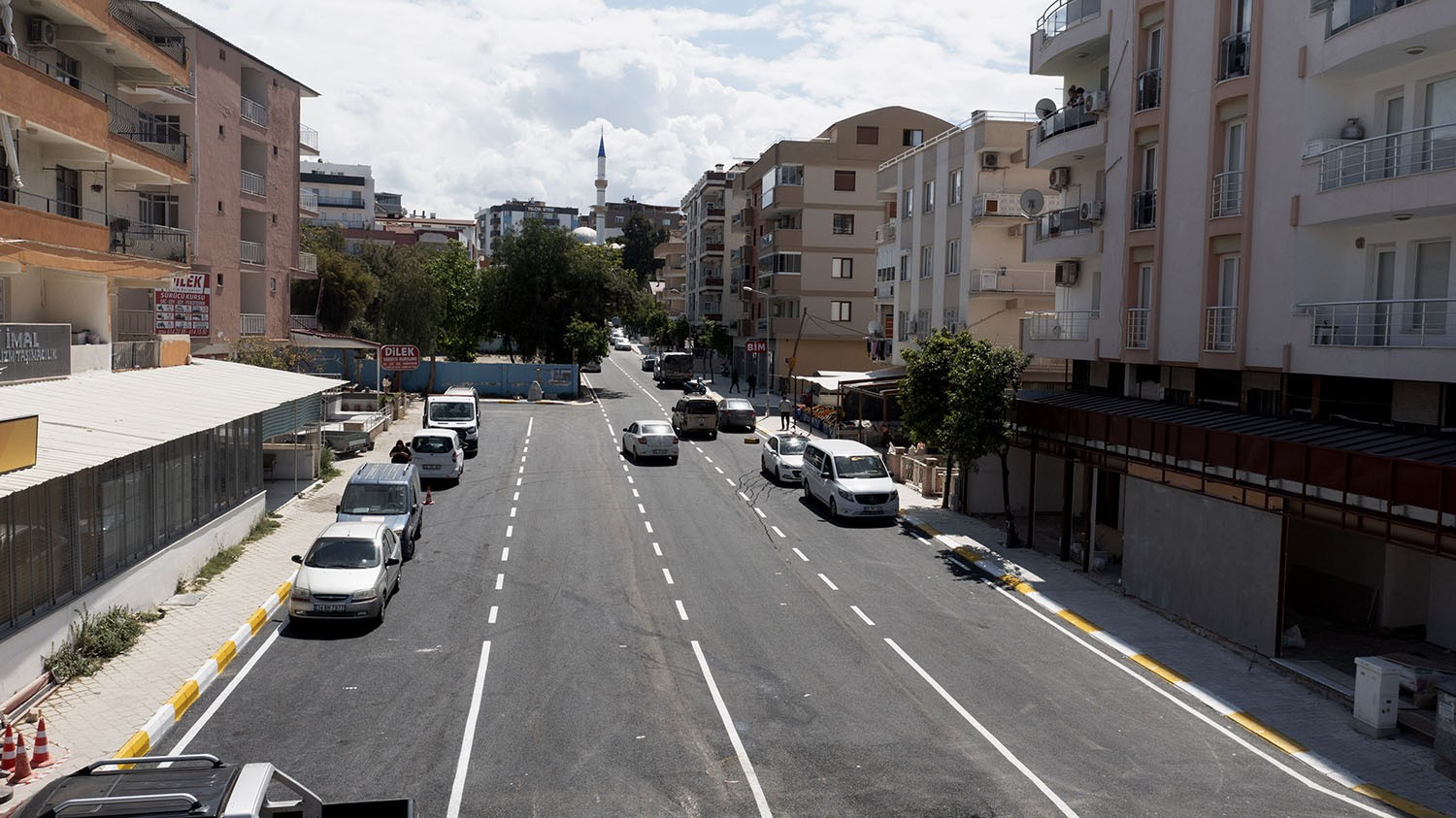 KUŞADASI’NDA YOL ÇALIŞMALARI DEVAM EDİYOR