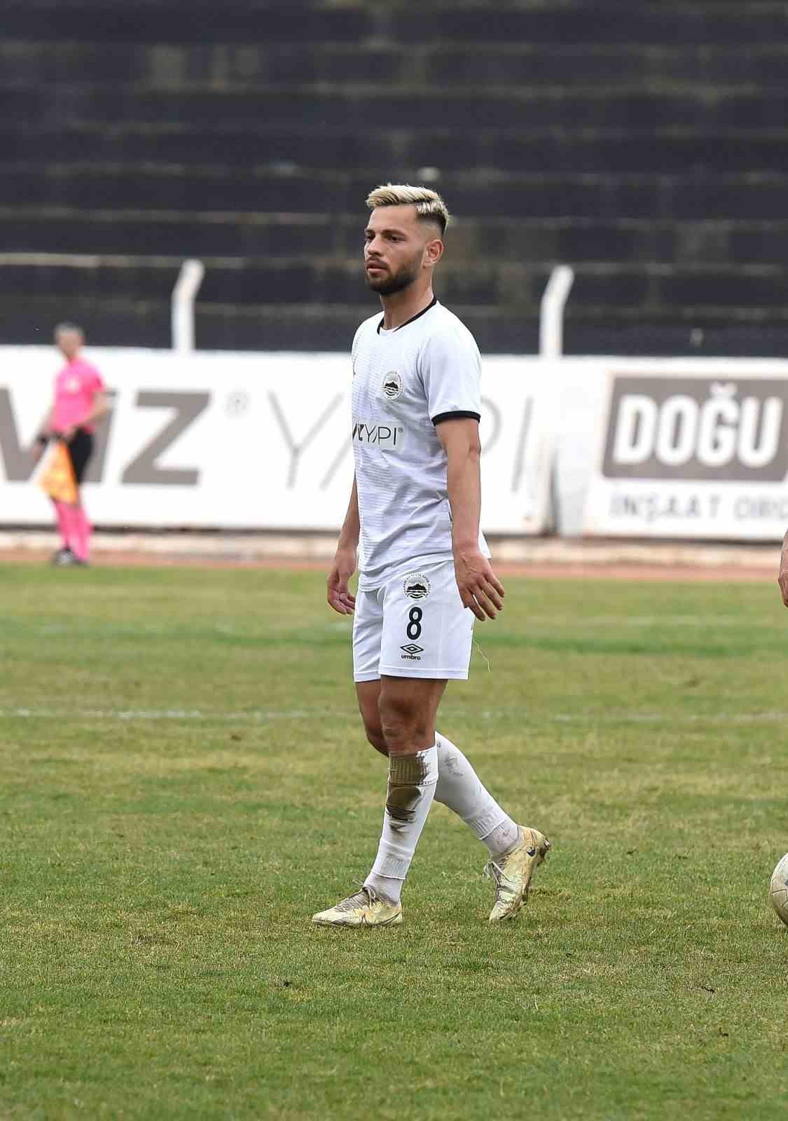 KUŞADASISPOR’DA GENÇ YETENEK EMİRHAN KARAGÜLLE DİKKAT ÇEKTİ