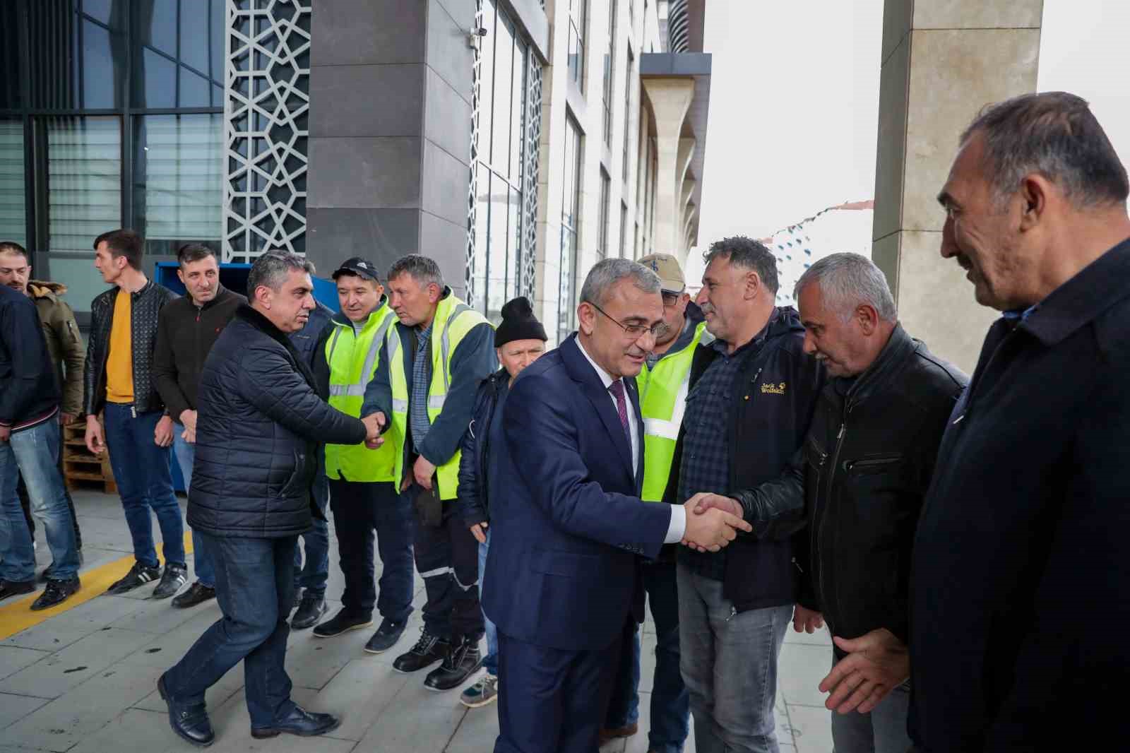 KÜTAHYA BELEDİYESİ'NİN DEPREM BÖLGESİNE YARDIMLARI DEVAM EDİYOR