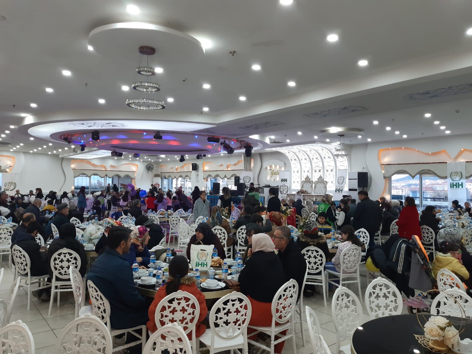 KÜTAHYA İHH'DAN DEPREMZEDELERE İFTAR