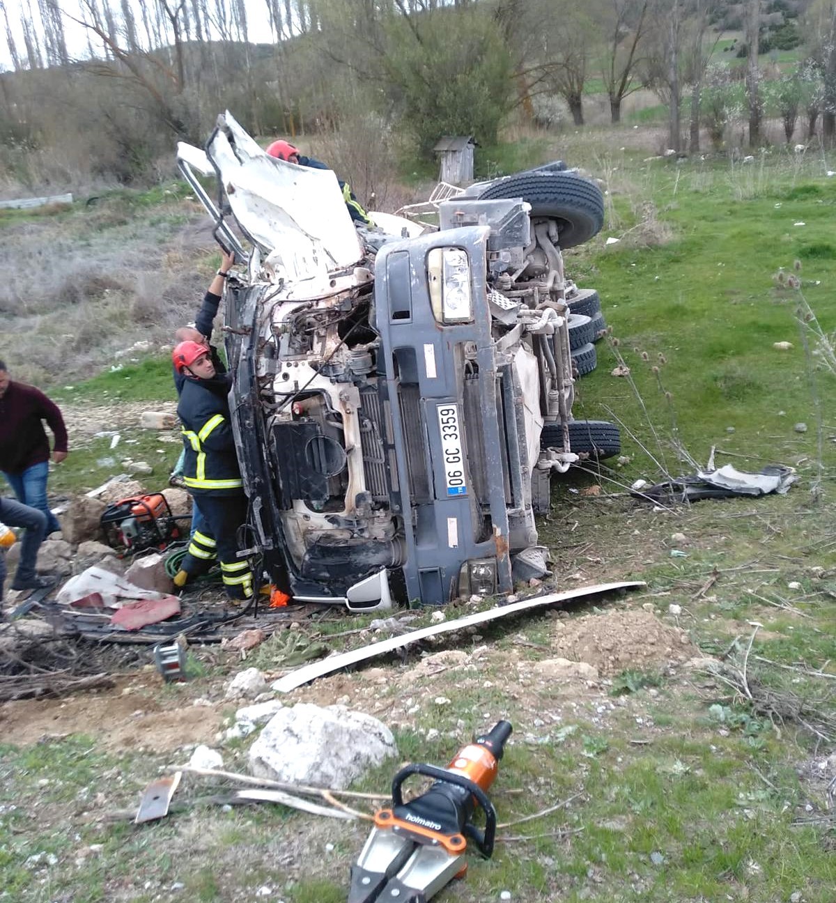 KÜTAHYA'DA BETON MİKSERİ DEVRİLDİ: 1 YARALI