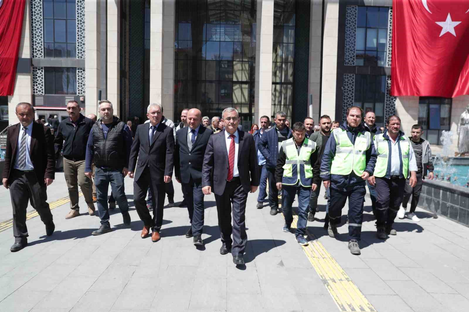 KÜTAHYA'DAN DEPREM BÖLGESİNE 16 KİŞİLİK YENİ EKİP