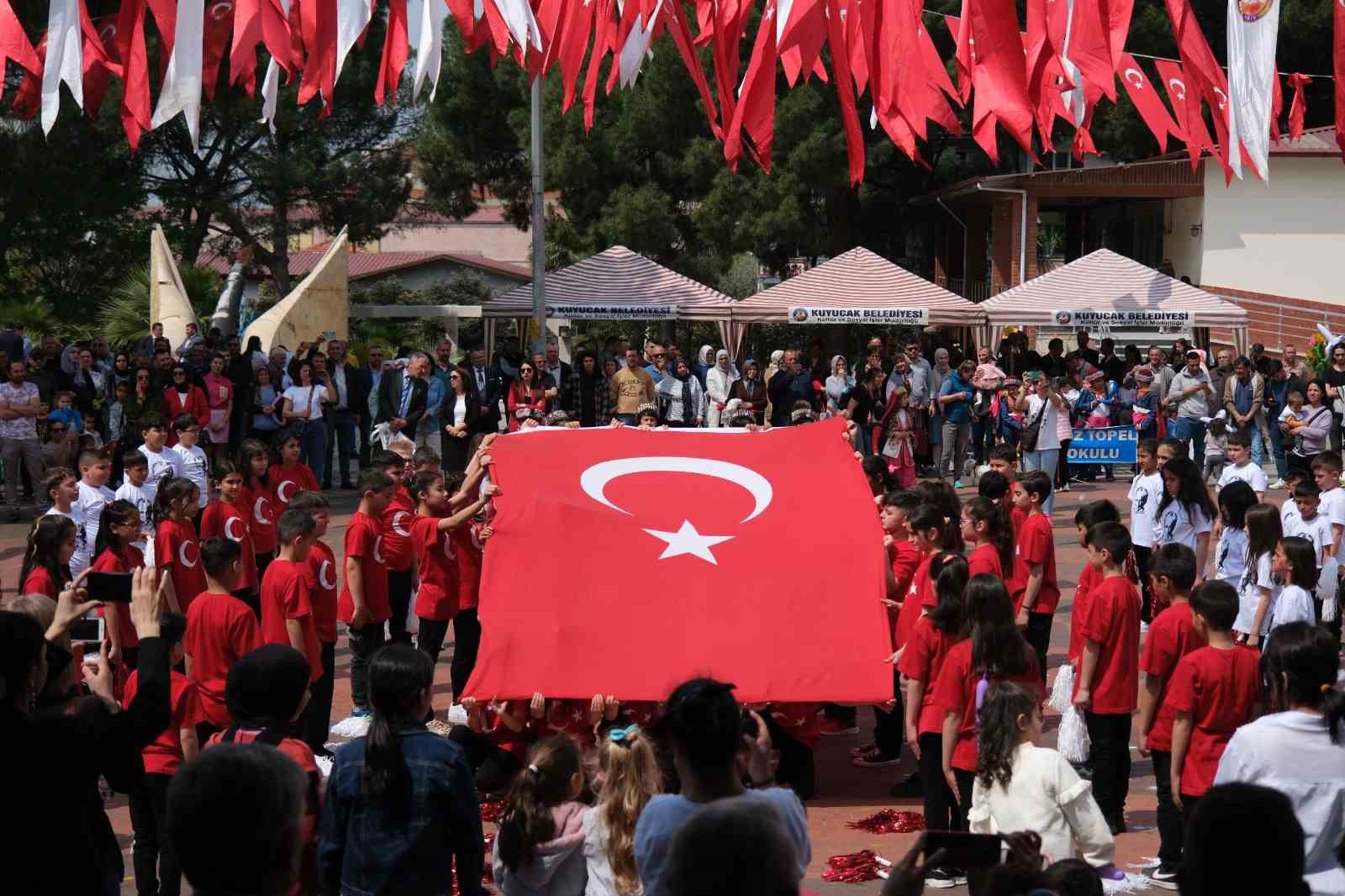 KUYUCAK’TA 23 NİSAN COŞKUSU YAŞANDI