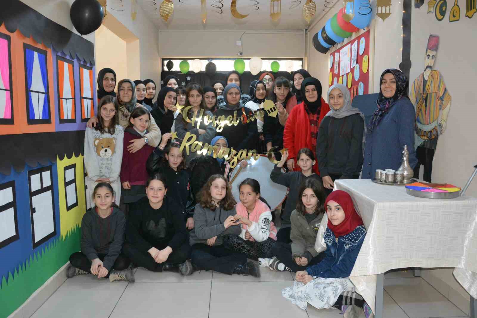 ORDU’NUN ÜNYE İLÇESİ ANADOLU İMAM HATİP LİSESİ ÖĞRENCİLERİ, ÖĞRETMENLERİ EŞLİĞİNDE