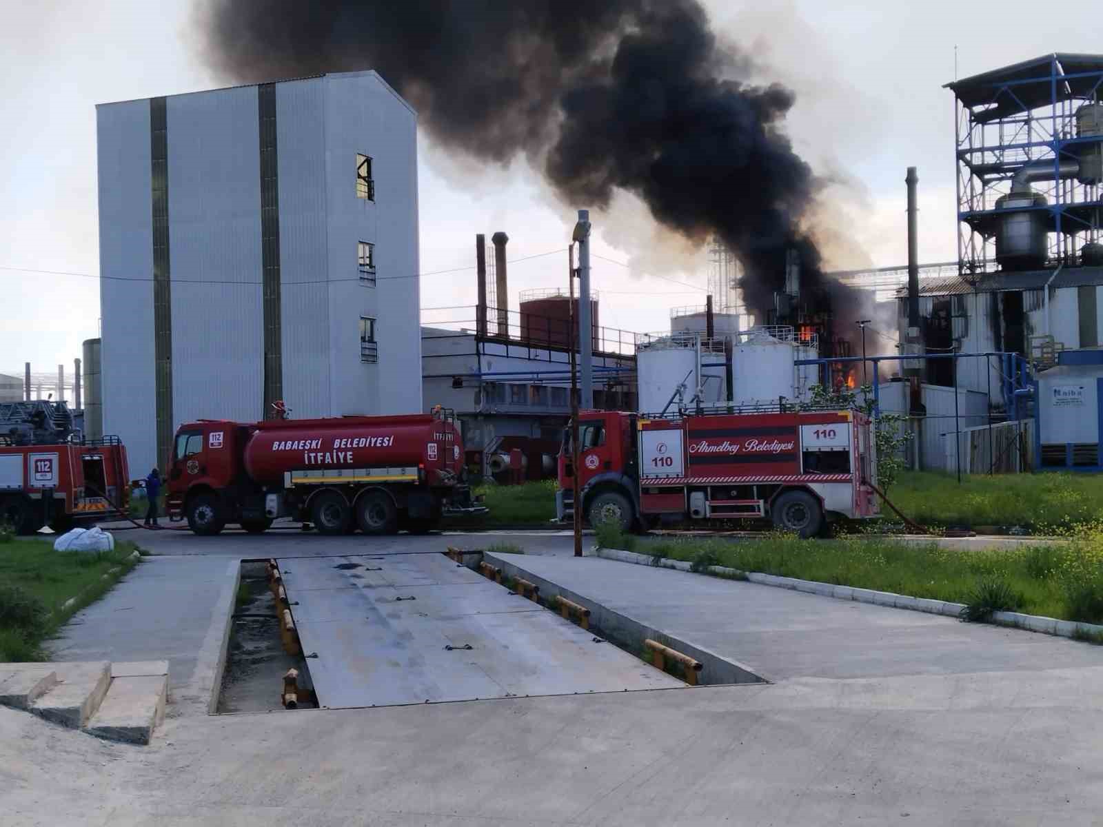 KIRKLARELİ'NİN LÜLEBURGAZ İLÇESİNDE FAALİYET GÖSTEREN BİR KİMYA FABRİKASINDA BÜYÜK YANGIN
