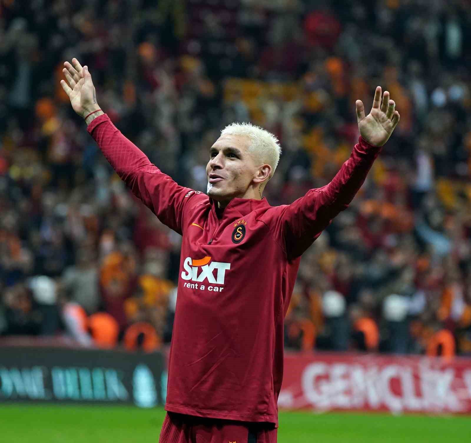 GALATASARAY'IN ARJANTİNLİ FUTBOLCUSU MAURO ICARDİ İLE URUGUAYLI FUTBOLCUSU LUCAS TORREİRA,