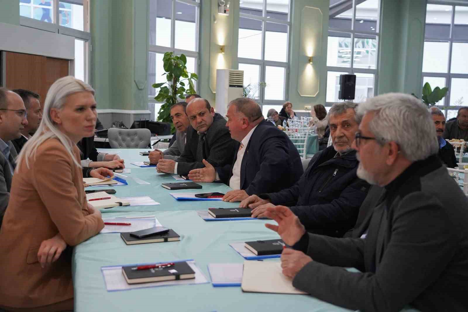 MAHALLE VE KÖY MUHTARLARIYLA İFTAR SOFRASINDA BULUŞTU