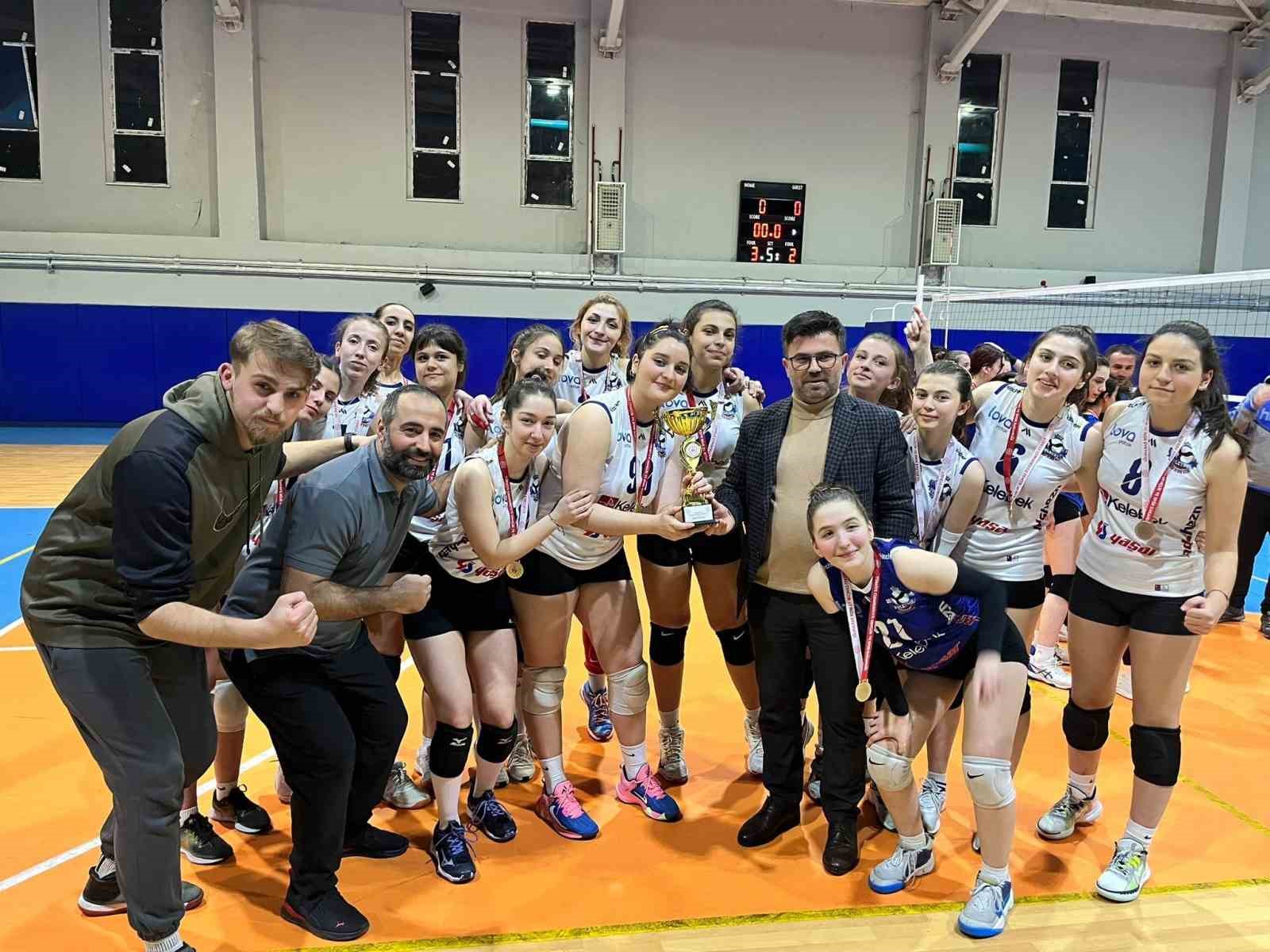 MAHALLİ LİG VOLEYBOL YILDIZ KIZLAR MÜSABAKALARI SONUNDA UNİCA DÜZCE VOLEYBOL