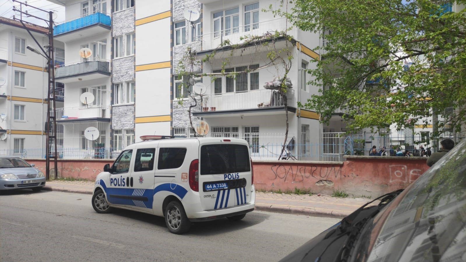 MALATYA’NIN YEŞİLYURT İLÇESİNE BİR ŞAHIS, YAŞADIĞI APARTMANIN ÇATI KATINDA ÖLÜ