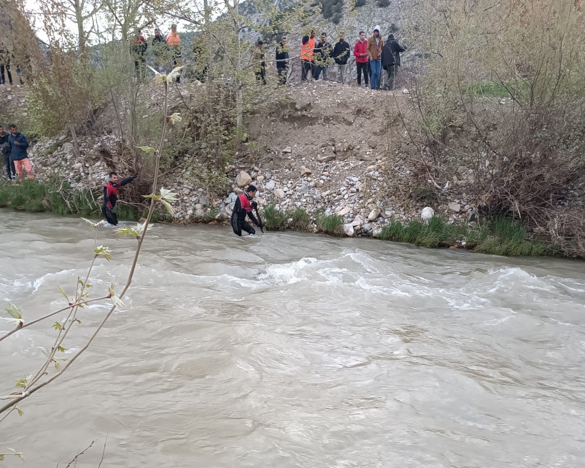 MALATYA’NIN DOĞANŞEHİR İLÇESİNDE ÇAYA DÜŞEN 8 YAŞINDAKİ KÜÇÜK KIZ HAYATINI