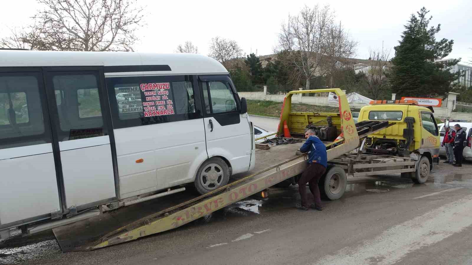MALATYA’DA İKİ MİNİBÜSÜN ÇARPIŞMASI SONUCU MEYDANA GELEN TRAFİK KAZASINDA 1