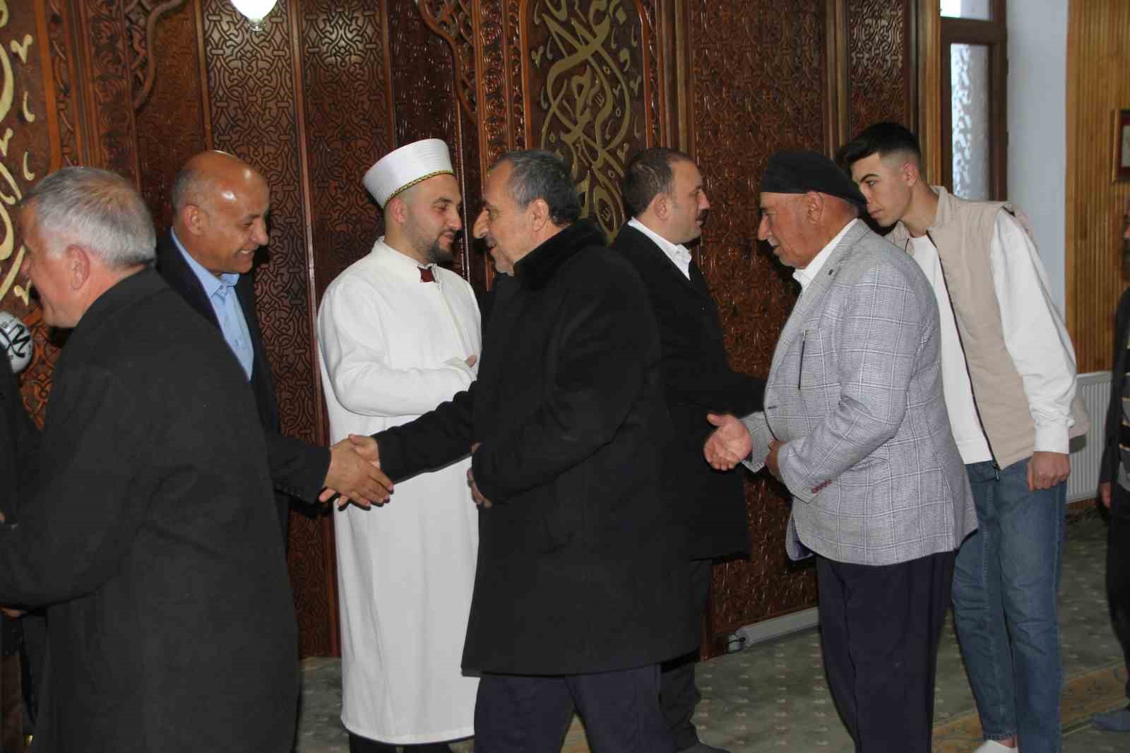 MALAZGİRT’TE BAYRAM NAMAZI BURUK EDA EDİLDİ