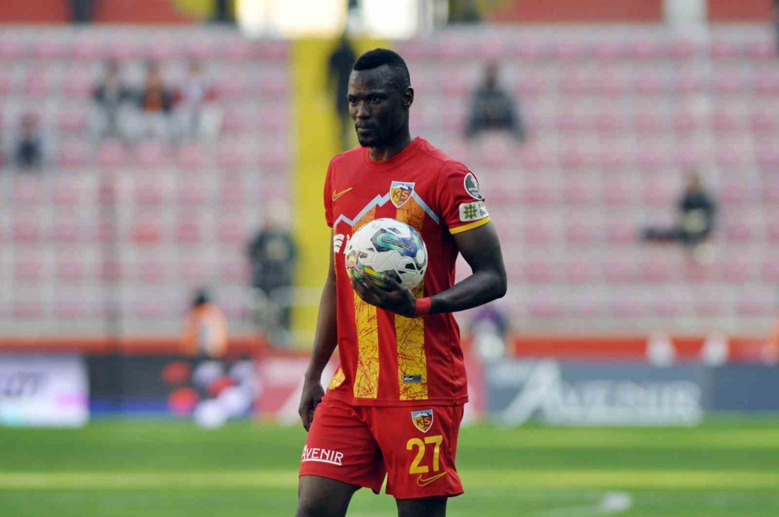 KAYSERİSPOR’UN SENEGALLİ FUTBOLCUSU MAME BABA THİAM, BU SEZON LİGDEKİ BEŞİNCİ