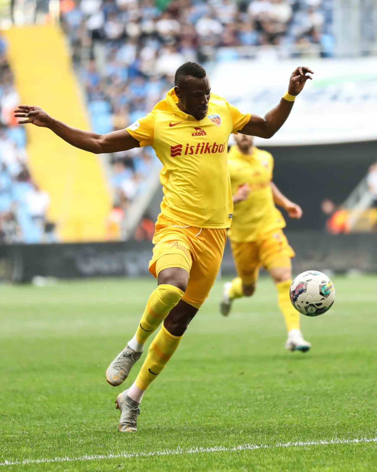 YUKATEL KAYSERİSPOR’UN SENEGALLİ GOLCÜSÜ MAME BABA THİAM, ADANA DEMİRSPOR MAÇINDA