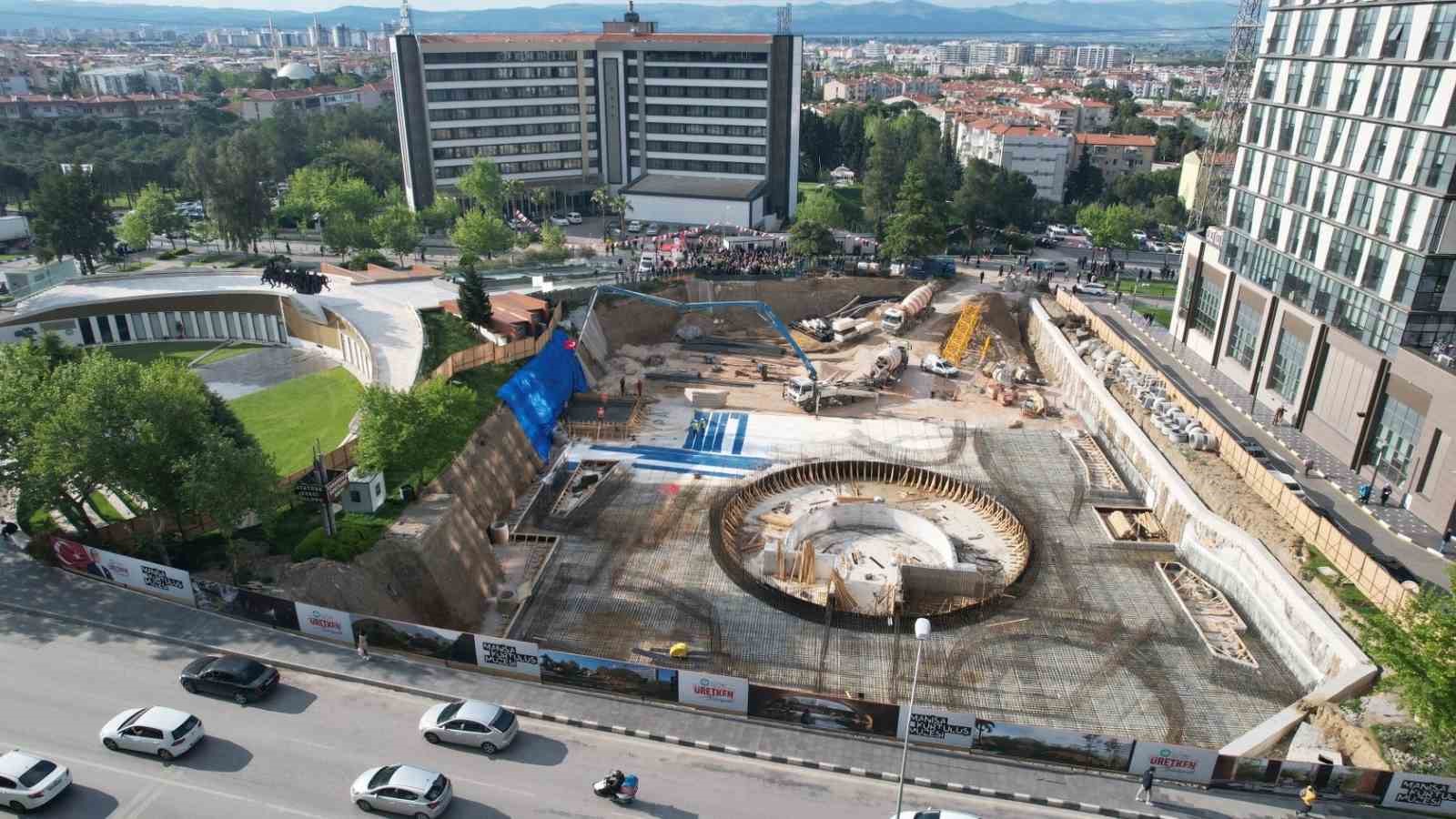 MANİSA BÜYÜKŞEHİR BELEDİYESİ TARAFINDAN HİZMET BİNASI YAN TARAFINDA İNŞASINA BAŞLANAN