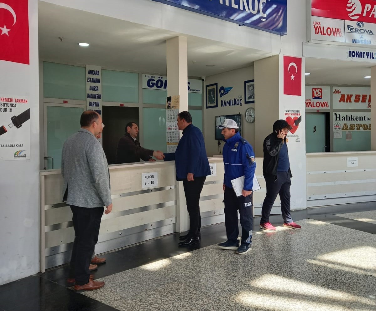 EKİPLER, MANİSA ŞEHİRLERARASI OTOBÜS TERMİNALİ’NDE DENETİM YAPTI.