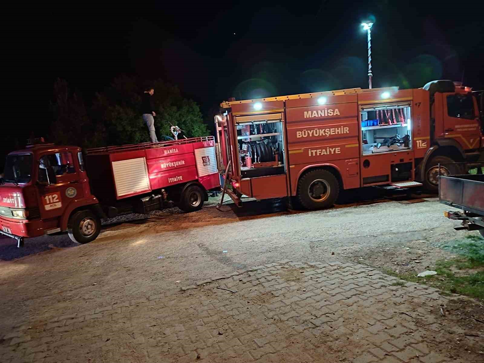 MANİSA’NIN SALİHLİ İLÇESİNDE BİR EVDE, SOBA BACASINDAN SIÇRAYAN KIVILCIMLA YANGIN