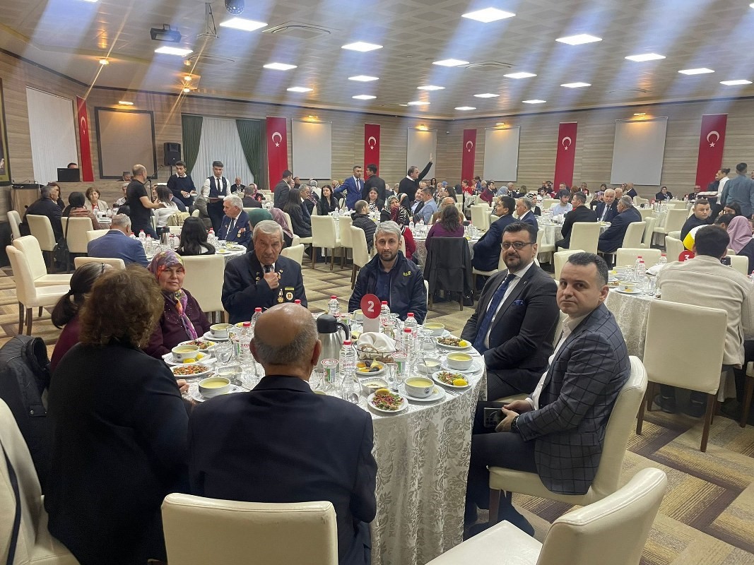 MANİSA'DA ŞEHİT YAKINLARI, GAZİLER VE GAZİ AİLELERİ ONURUNA MANİSA VALİLİĞİ