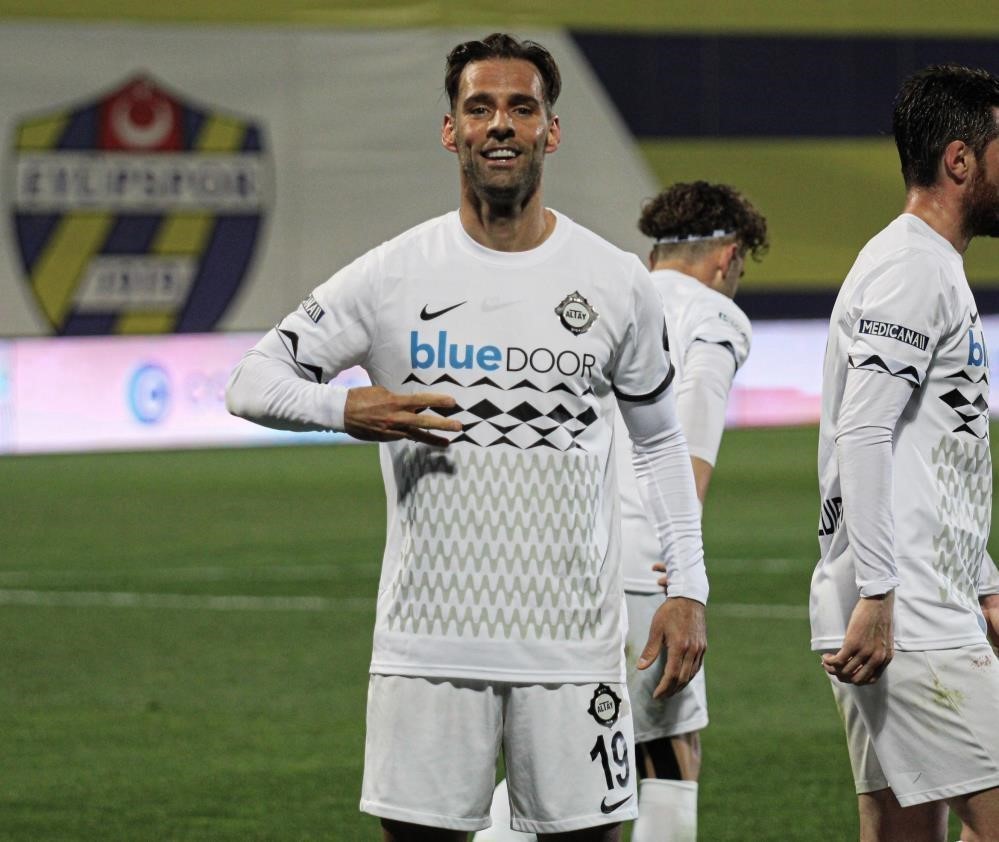 ALTAY’IN 38 YAŞINDAKİ GOLCÜSÜ MARCO PAİXAO, SPOR TOTO 1. LİG'İN