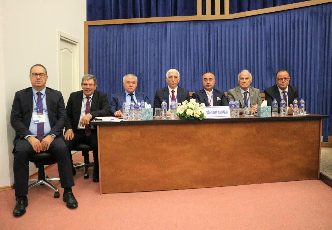Marmarabirlik genel kurulu yapıldı MARMARABİRLİK’İN 2021-2022 İŞ YILI OLAĞAN TOPLANTISI YAPILDI. TARİHE GEÇECEK BİR