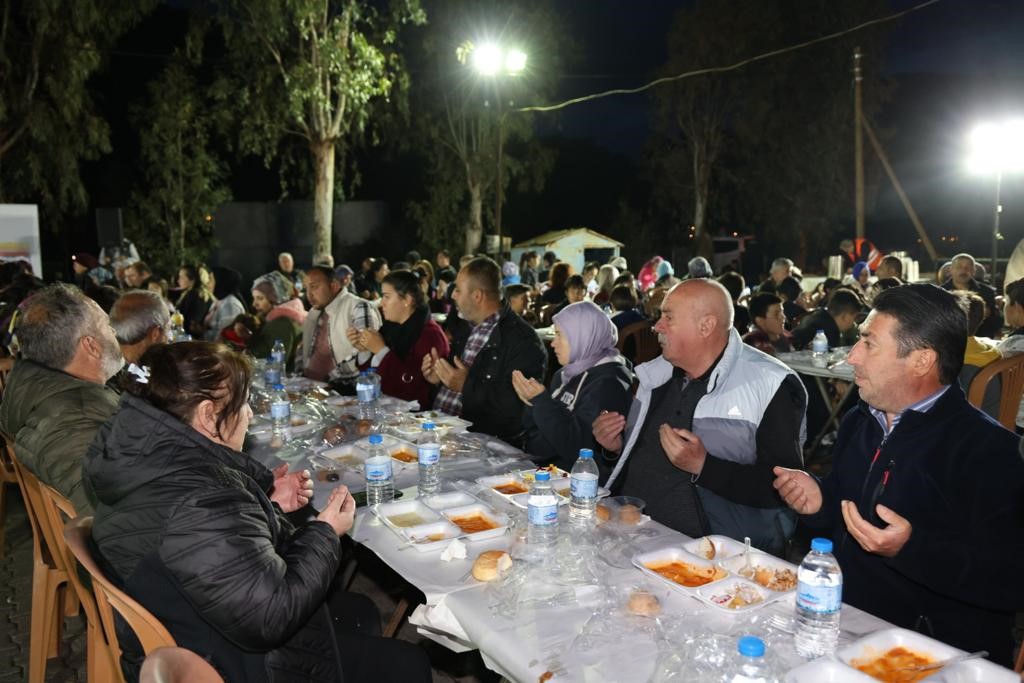 MARMARİS’TE İFTAR SOFRALARI VATANDAŞLARI BULUŞTURUYOR