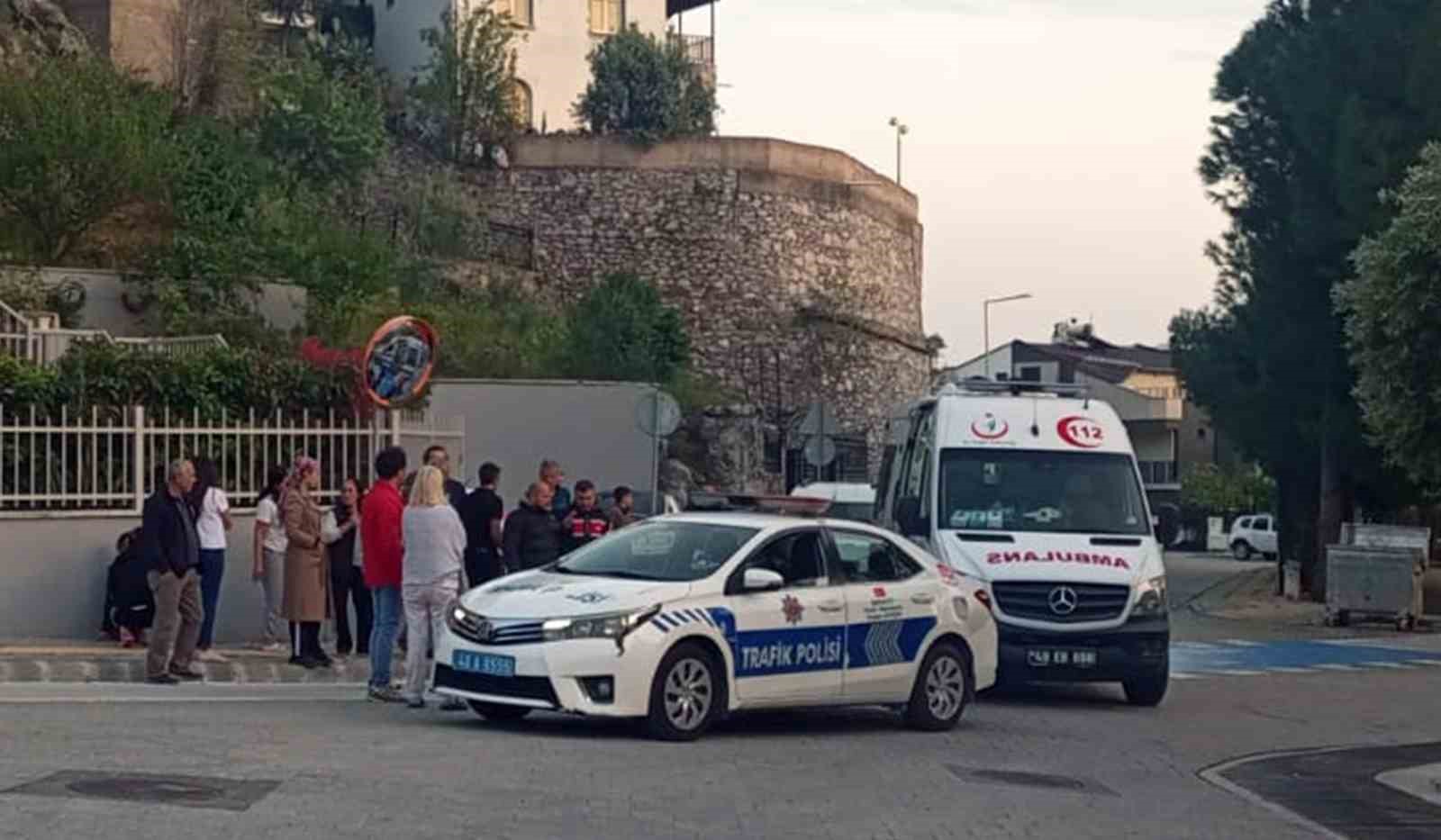 MUĞLA’NIN MARMARİS İLÇESİNDE MOTOSİKLET İLE ARACIN ÇARPIŞMASI SONUCU 3 KİŞİ