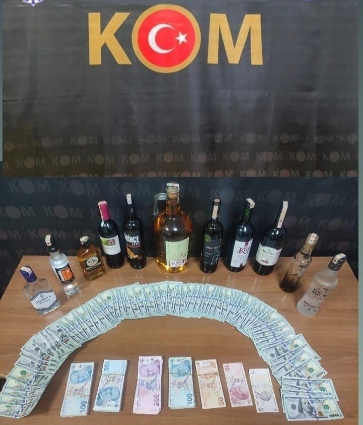 MUĞLA'NIN MARMARİS İLÇESİNDE, SAHTE DOLARLA ALIŞVERİŞ YAPTIĞI İDDİA EDİLEN KIRGIZİSTAN