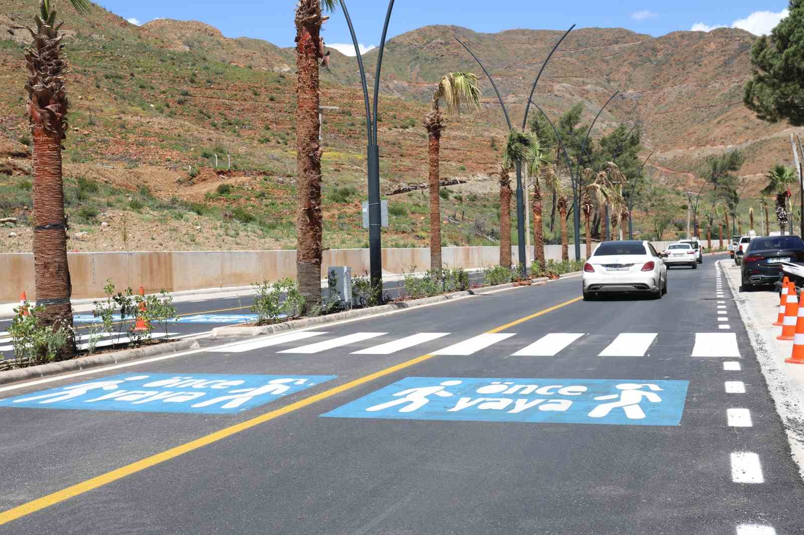 MARMARİS’TE YOL YAPIM ÇALIŞMALARI SONA ERDİ