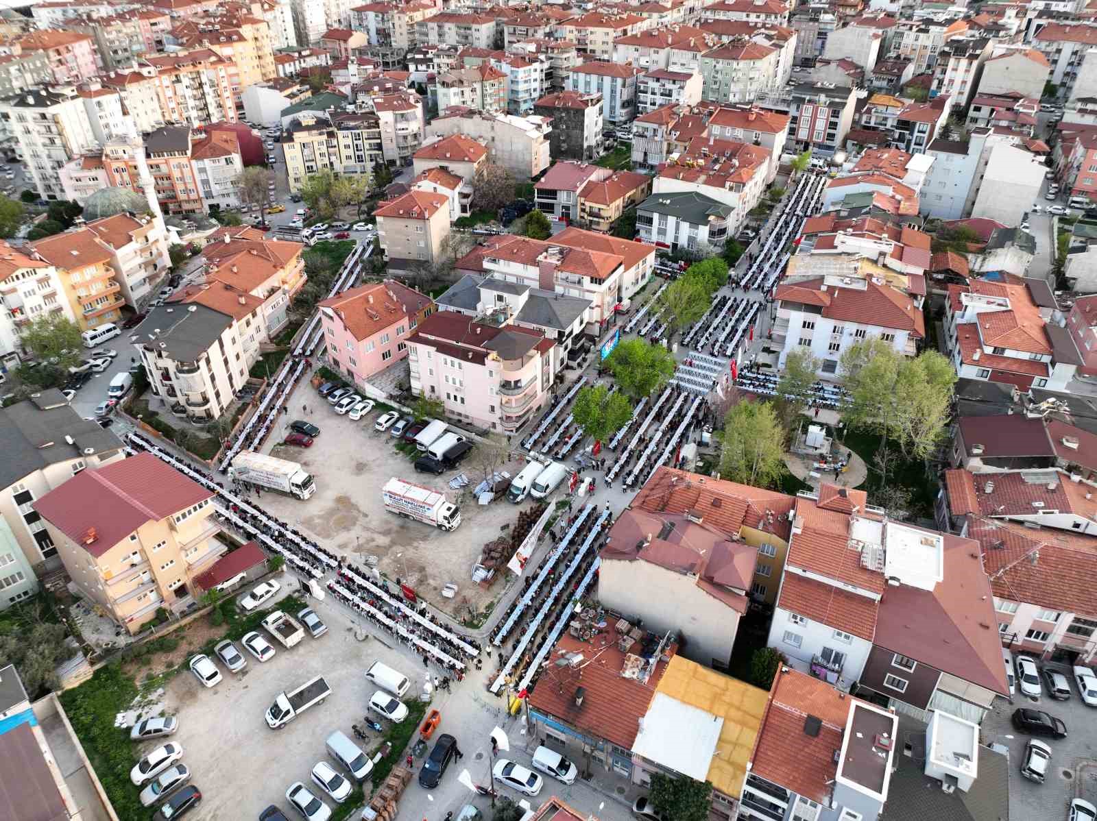 MERKEZEFENDİ BELEDİYESİ, AKKONAK MAHALLESİ’NDE TOPLU İFTAR PROGRAMINI BİNLERCE KİŞİNİN KATILIMIYLA