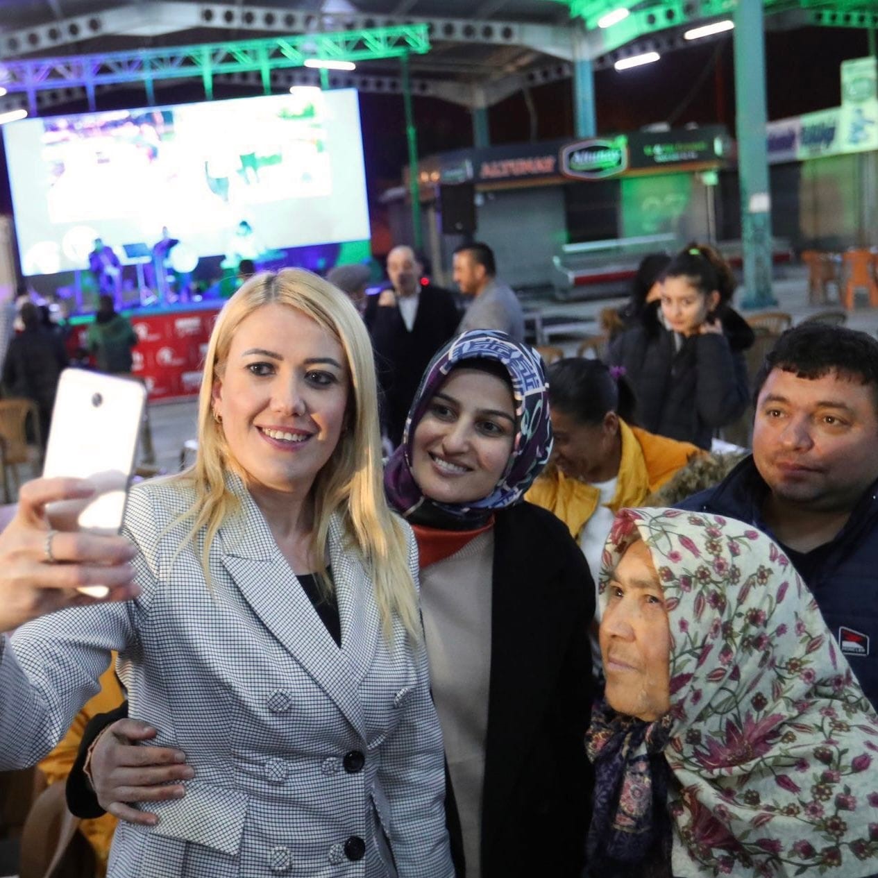 MERKEZEFENDİ BELEDİYESİ, SEVİNDİK MAHALLESİ’NDE GERÇEKLEŞTİRİLEN TOPLU İFTAR PROGRAMI BİNLERCE KİŞİNİN
