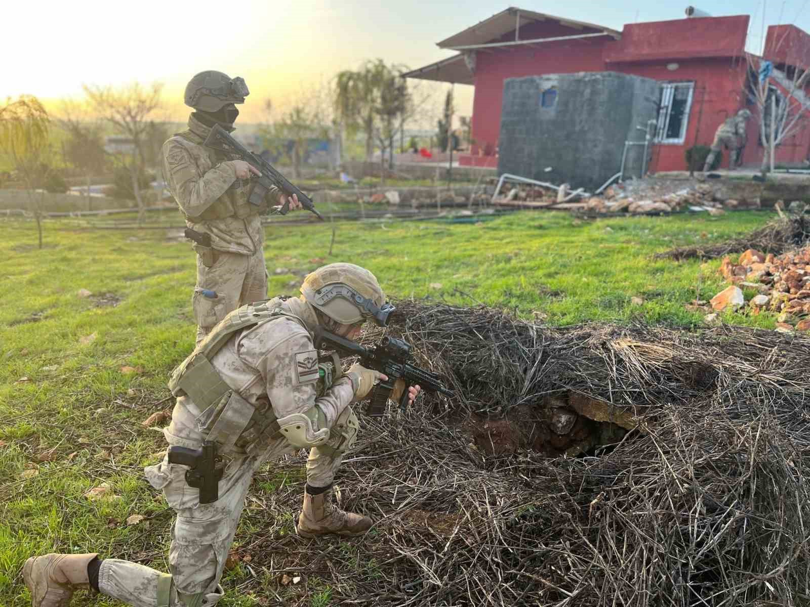MERSİN’DE İŞLENEN ÇİFTE CİNAYETİN ZANLISI ŞANLIURFA’DA YAKALANDI