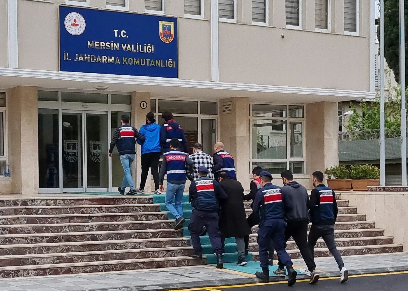 MERSİN'DE JANDARMA TARAFINDAN DEAŞ TERÖR ÖRGÜTÜNE YÖNELİK DÜZENLENEN OPERASYONDA GÖZALTINA