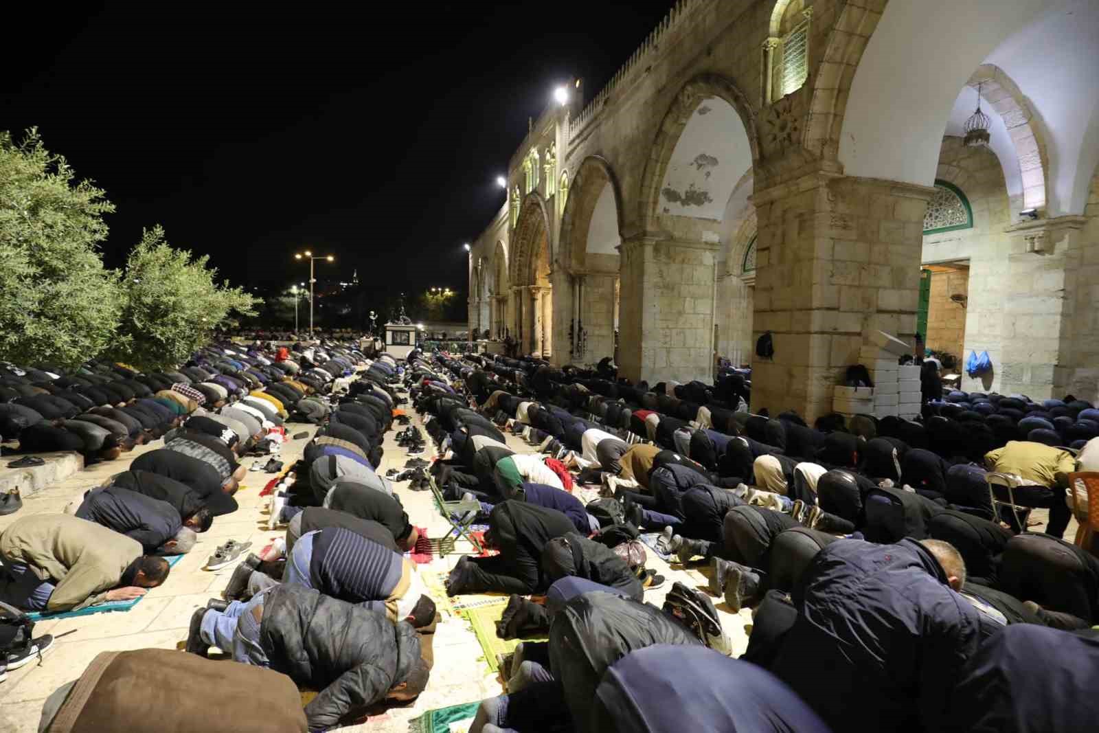 MESCİD-İ AKSA'DA 200 BİN MÜSLÜMAN, RAMAZAN AYININ SON CUMA GÜNÜNDE