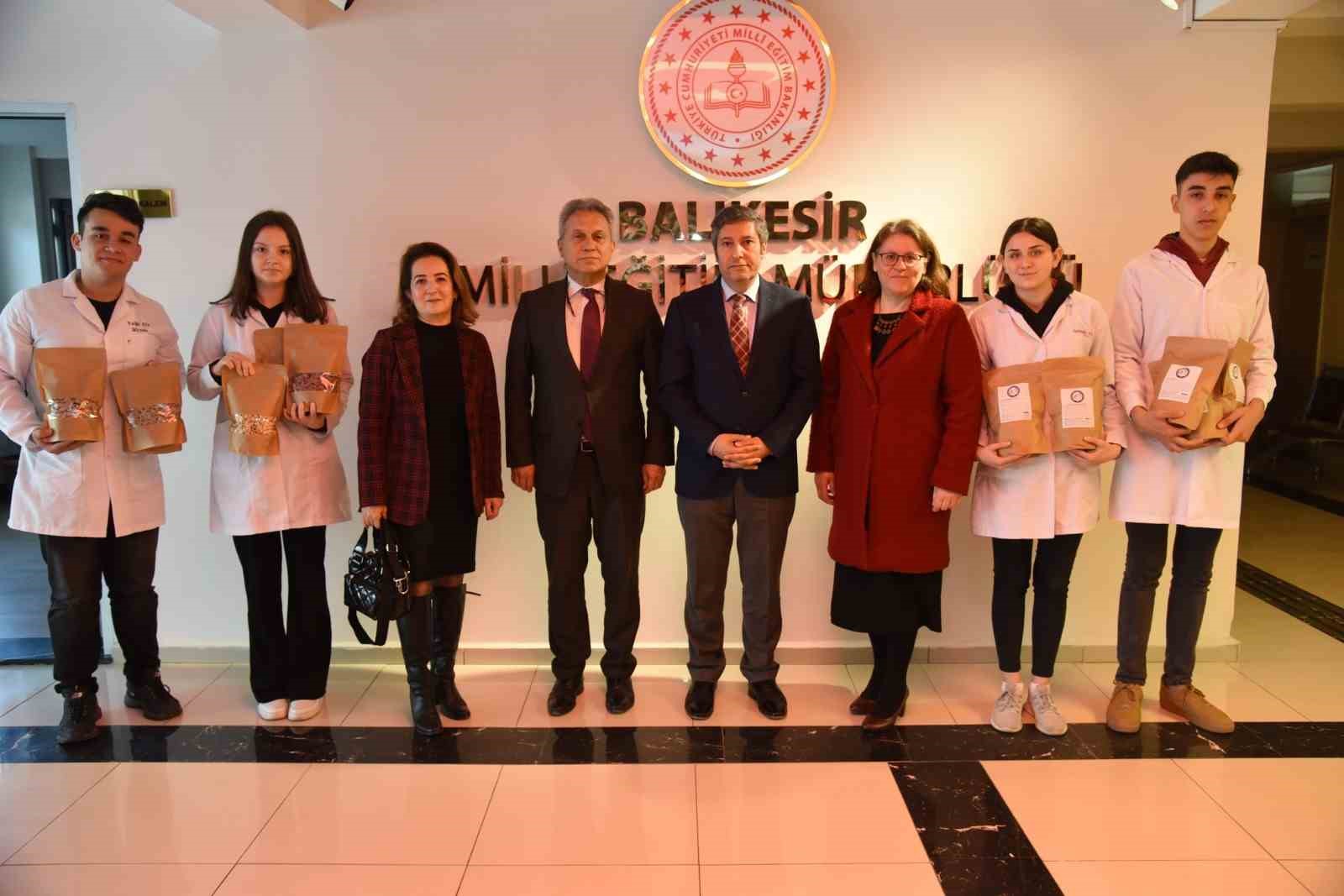 MESLEK LİSESİ ÖĞRENCİLERİNDEN DEPREMZEDELERE MADDİ DESTEK