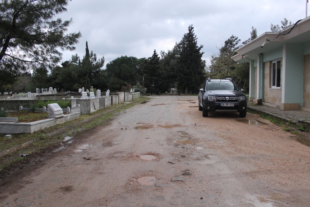 Bandırma’nın sürekli gündeme gelen sorunlarından biri olan bozuk yollar, vatandaşı