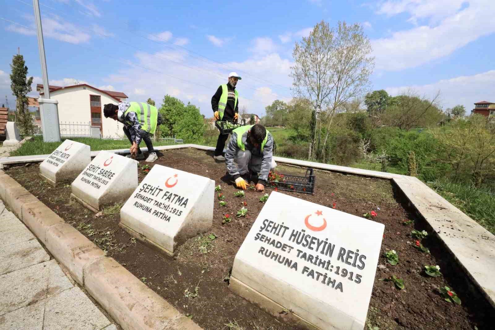 BAŞİSKELE BELEDİYESİ, HER BAYRAM ÖNCESİ OLDUĞU GİBİ MEZARLIKLAR VE ŞEHİTLİKLERDE