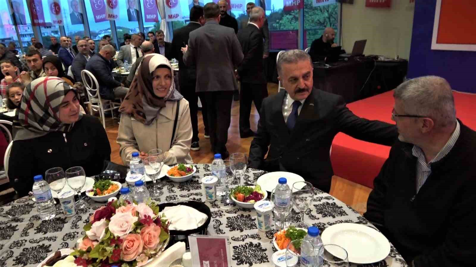 MHP BURSA İL BAŞKANLIĞI, BURSA’DA YAŞAYAN DEPREMZEDE VATANDAŞLAR İÇİN İFTAR