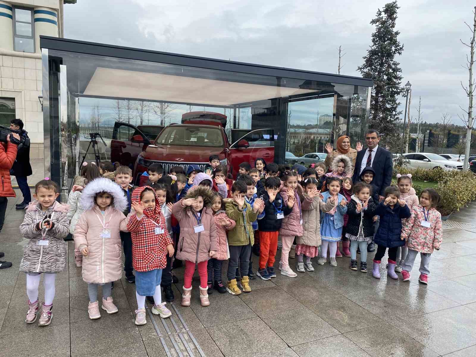 ANKARA'DA MİLLET KÜTÜPHANESİ’Nİ ZİYARET EDENLER, MİLLİ OTOMOBİL TOGG SÜRPRİZİ İLE