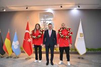 MİLLİ GÜREŞÇİLER BELEDİYE MECLİSİ’NDE ÖDÜLLENDİRİLDİ
